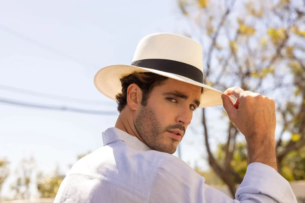 This image has an empty alt attribute; its file name is Medellin-White-Straw-Panama-SunHat-AmericanHatMakers-Men-LFSTYL-1024x681.webp